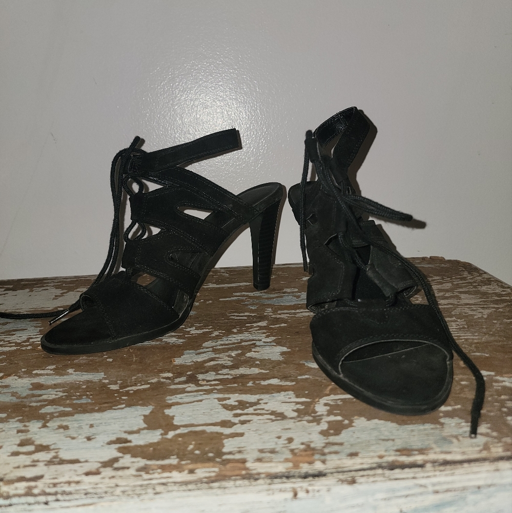 Simply Vera Vera Wang strappy heels